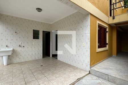 Casa de condomínio para alugar com 480m², 4 quartos e 6 vagasÁrea de Serviço