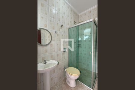 Casa de condomínio para alugar com 480m², 4 quartos e 6 vagasBanheiro de serviço