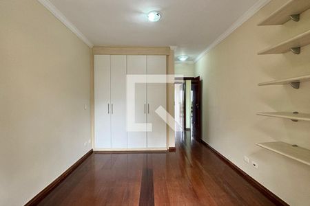 Casa de condomínio para alugar com 480m², 4 quartos e 6 vagasSuíte 3