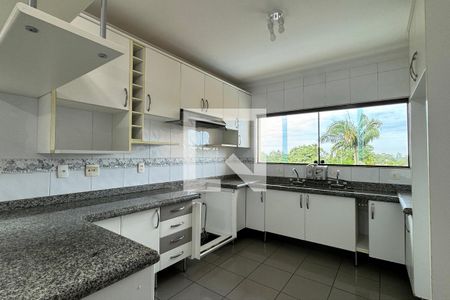 Casa de condomínio para alugar com 480m², 4 quartos e 6 vagasCozinha