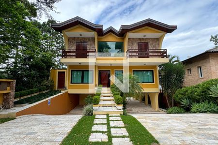 Casa de condomínio para alugar com 480m², 4 quartos e 6 vagasFachada