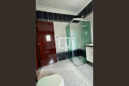 Casa de condomínio para alugar com 480m², 4 quartos e 6 vagasBanheiro da Suíte 1