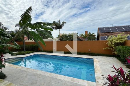 Casa de condomínio para alugar com 480m², 4 quartos e 6 vagasPiscina