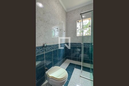 Casa de condomínio para alugar com 480m², 4 quartos e 6 vagasBanheiro da Suíte 4