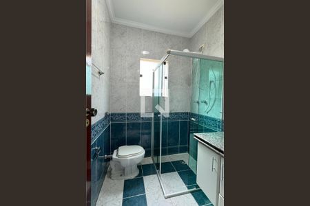 Casa de condomínio para alugar com 480m², 4 quartos e 6 vagasBanheiro da Suíte 3
