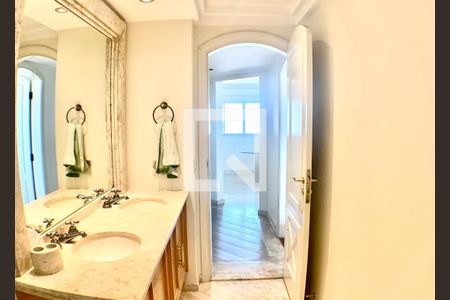 Apartamento à venda com 270m², 4 quartos e 4 vagasBanheiro