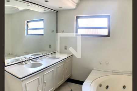 Apartamento à venda com 270m², 4 quartos e 4 vagasBanheiro da Suite 1