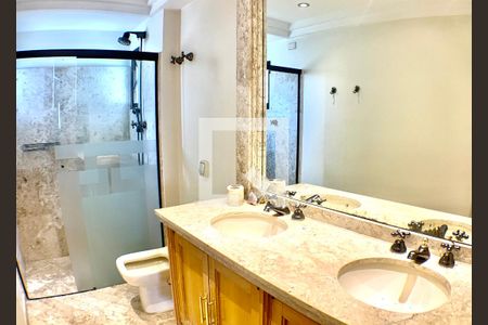 Apartamento à venda com 270m², 4 quartos e 4 vagasBanheiro