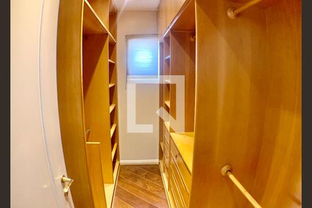 Apartamento à venda com 270m², 4 quartos e 4 vagasCloset