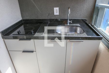 Cozinha e Sacada de apartamento para alugar com 1 quarto, 24m² em Perdizes, São Paulo