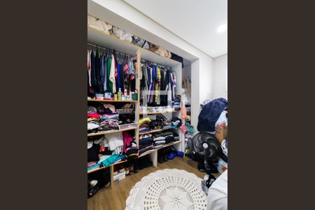 Apartamento à venda com 200m², 3 quartos e 3 vagas Apartamento à venda com 200m², 3 quartos e 3 vagasCloset da Suíte 1