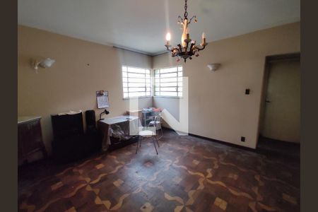 Casa para alugar com 285m², 3 quartos e 2 vagasSala