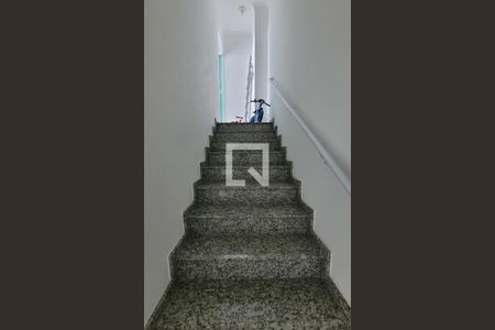 Escada de apartamento à venda com 2 quartos, 98m² em Vila Pinheirinho, Santo André