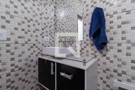 Casa à venda com 213m², 3 quartos e 2 vagas Casa à venda com 213m², 3 quartos e 2 vagasBanheiro