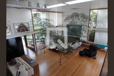 Casa à venda com 4 quartos, 750m² em Chácara Monte Alegre, São Paulo