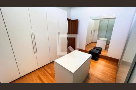 Casa de condomínio à venda com 1430m², 4 quartos e 8 vagas