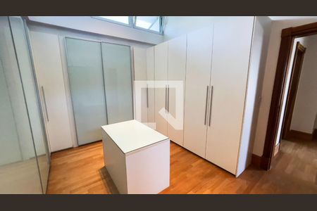 Casa de condomínio à venda com 1430m², 4 quartos e 8 vagas