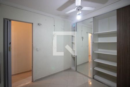 Quarto 2 de apartamento para alugar com 2 quartos, 55m² em Jardim Lajeado, São Paulo