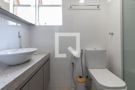 Banheiro de apartamento à venda com 1 quarto, 36m² em Funcionários, Belo Horizonte