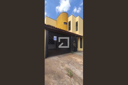 Fachada  de casa para alugar com 3 quartos, 100m² em Parque Anhanguera, Ribeirão Preto