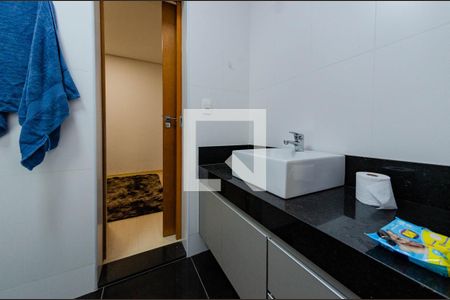 Apartamento à venda com 120m², 4 quartos e 4 vagas Apartamento à venda com 120m², 4 quartos e 4 vagasBanheiro semi-suíte