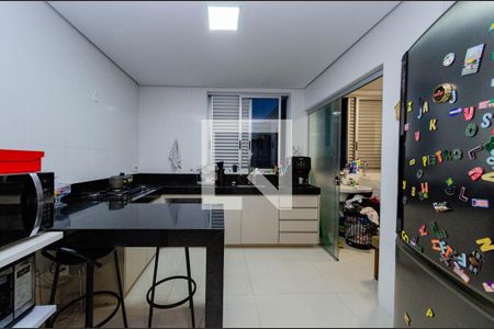 Apartamento à venda com 120m², 4 quartos e 4 vagas Apartamento à venda com 120m², 4 quartos e 4 vagasCozinha