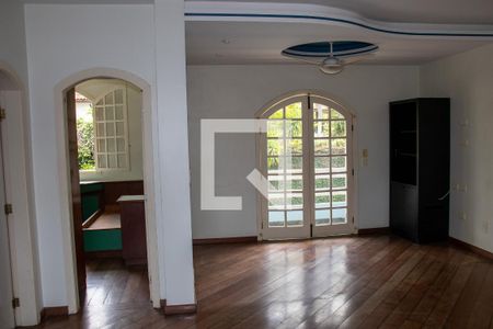 Sala de casa de condomínio à venda com 5 quartos, 630m² em Anil, Rio de Janeiro