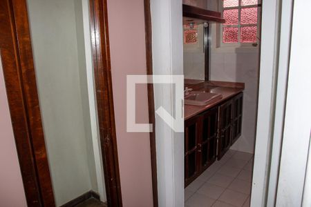 Casa de condomínio à venda com 630m², 5 quartos e 6 vagasBanheiro 1