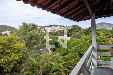 Casa de condomínio à venda com 630m², 5 quartos e 6 vagasVista