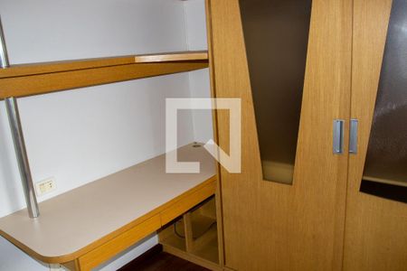 Casa de condomínio à venda com 630m², 5 quartos e 6 vagasQuarto 2