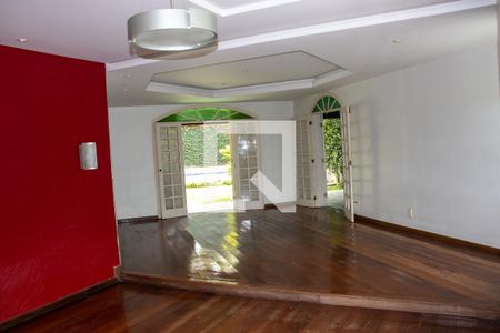 Sala de casa de condomínio à venda com 5 quartos, 630m² em Anil, Rio de Janeiro