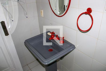 Casa de condomínio à venda com 630m², 5 quartos e 6 vagasBanheiro 3