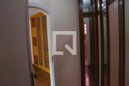 Casa de condomínio à venda com 630m², 5 quartos e 6 vagasBanheiro 1