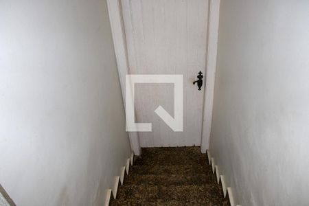 Casa de condomínio à venda com 630m², 5 quartos e 6 vagasEscada