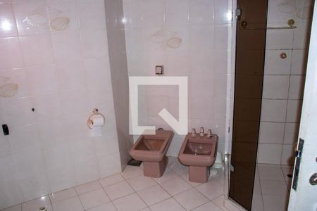 Casa de condomínio à venda com 630m², 5 quartos e 6 vagasBanheiro 1