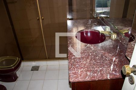 Casa de condomínio à venda com 630m², 5 quartos e 6 vagasBanheiro 2