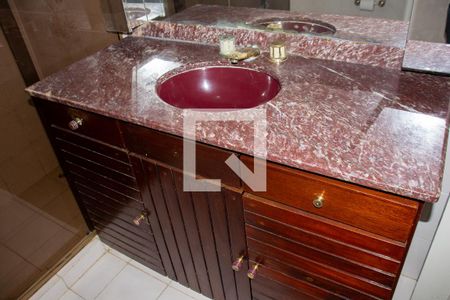 Casa de condomínio à venda com 630m², 5 quartos e 6 vagasBanheiro 2