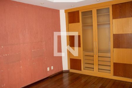 Casa de condomínio à venda com 630m², 5 quartos e 6 vagasQuarto 5