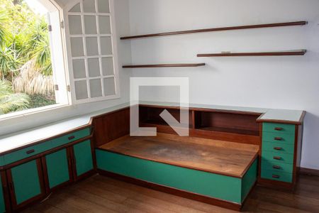 Casa de condomínio à venda com 630m², 5 quartos e 6 vagasQuarto 3