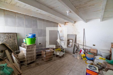 Casa à venda com 70m², 4 quartos e 1 vagaPorão