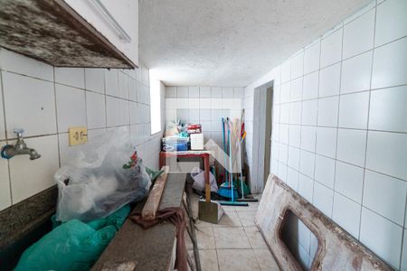 Casa à venda com 70m², 4 quartos e 1 vagaPorão
