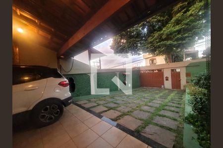 Casa à venda com 227m², 3 quartos e 4 vagasGaragem