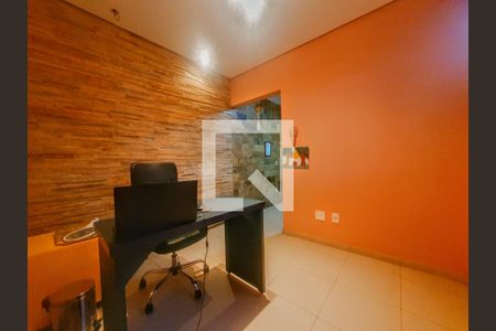 Casa à venda com 227m², 3 quartos e 4 vagasEscritório