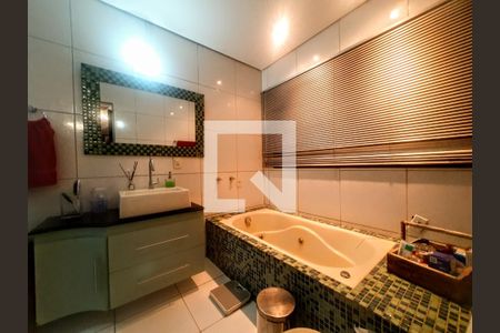 Casa à venda com 227m², 3 quartos e 4 vagasBanheiro