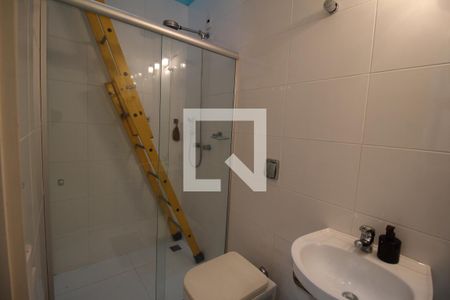Casa à venda com 223m², 3 quartos e 5 vagasBanheiro da Suíte 1-2
