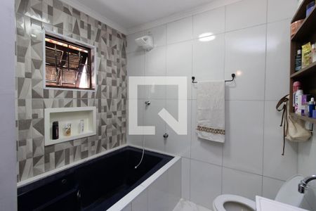 Casa à venda com 240m², 3 quartos e 2 vagas Casa à venda com 240m², 3 quartos e 2 vagasBanheiro da Suíte