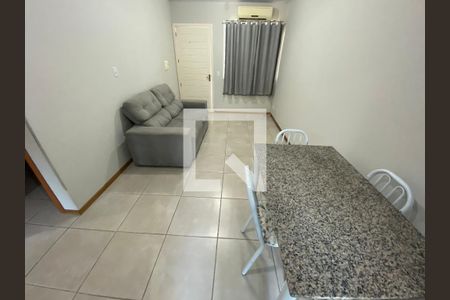 Sala de casa de condomínio para alugar com 2 quartos, 52m² em Formoza, Alvorada
