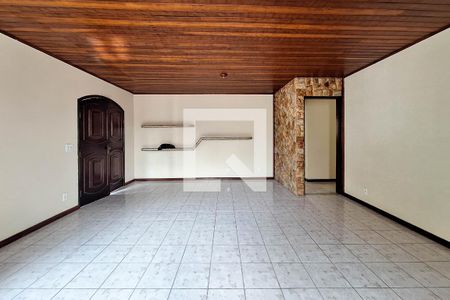 Sala de casa de condomínio à venda com 6 quartos, 500m² em Badu, Niterói