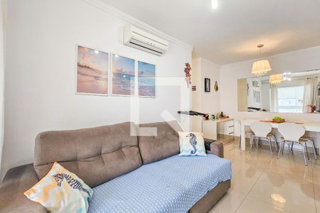Sala  de apartamento para alugar com 2 quartos, 70m² em Jardim Las Palmas, Guarujá