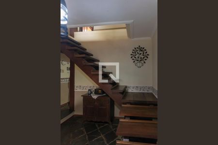 Escada da Sala/Dormitórios de casa à venda com 3 quartos, 346m² em Vila Carlito, Campinas
